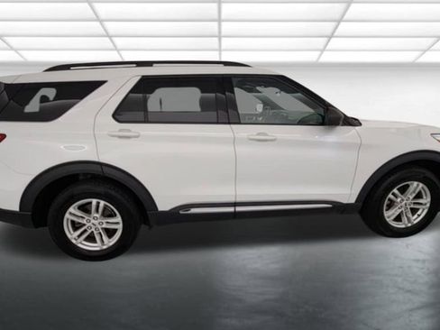 Used 2020 Ford Explorer XLT w/ Comfort Package AWD/4WD image 8
