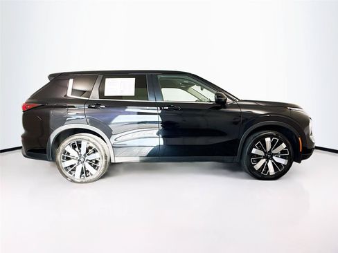 Used 2025 Mitsubishi Outlander SE FWD image 34