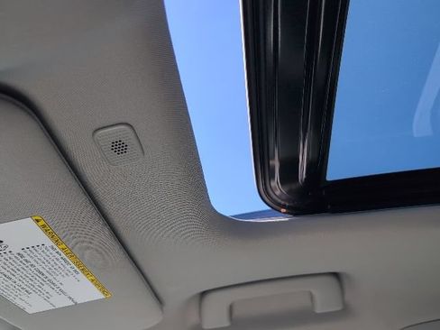 Used 2023 Toyota Highlander XLE FWD image 8