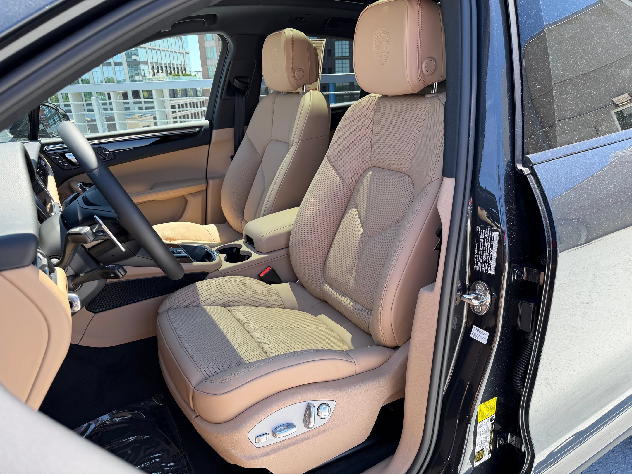 Used 2026 Porsche Macan AWD/4WD image 5