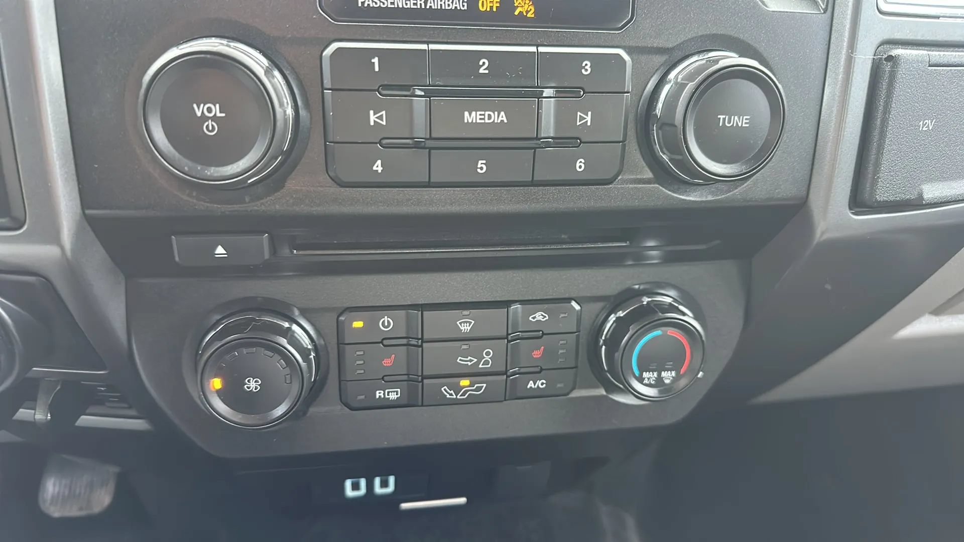 Used 2018 Ford F150 XLT w/ Equipment Group 302A Luxury AWD/4WD image 15