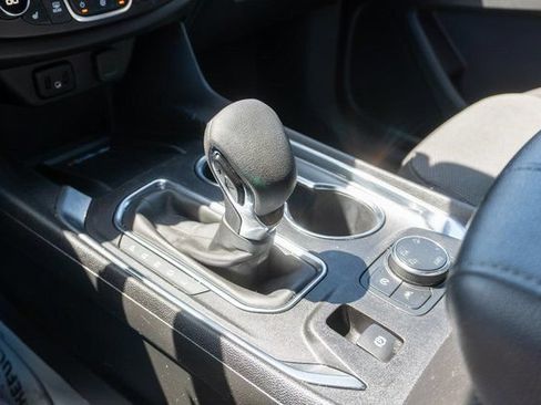 Used 2023 Chevrolet Traverse LT AWD/4WD image 34