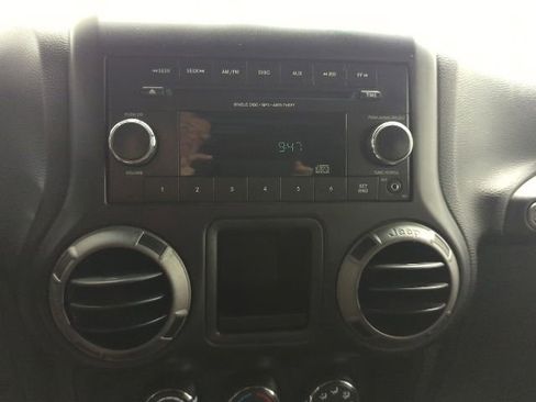 Used 2015 Jeep Wrangler Unlimited Sport image 16