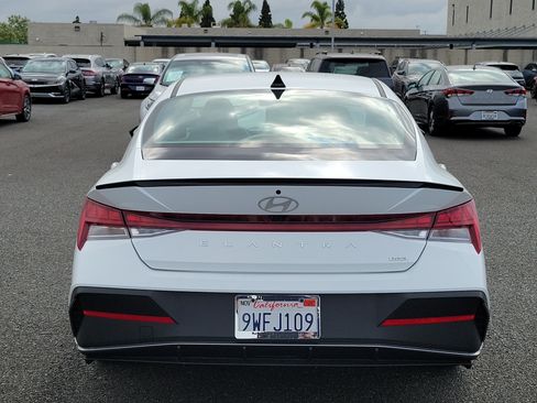 Certified 2025 Hyundai Elantra SEL FWD image 4