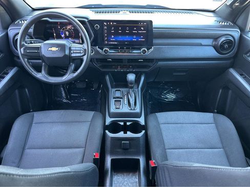 Used 2023 Chevrolet Colorado W/T image 4