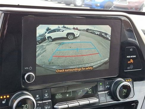 Certified 2024 Toyota Highlander XLE image 19