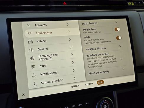 Used 2023 Land Rover Range Rover SE image 49