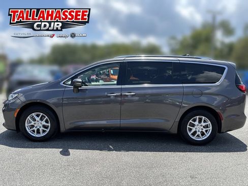 Used 2021 Chrysler Pacifica Touring-L FWD image 7