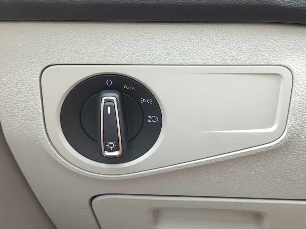Certified 2022 Volkswagen Tiguan SE FWD image 26
