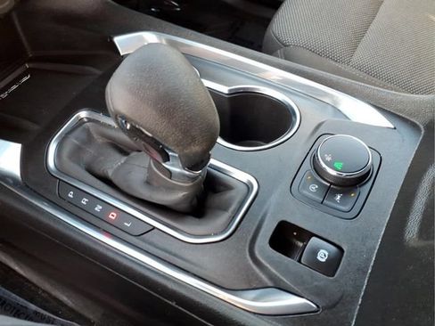 Used 2023 Chevrolet Traverse LT FWD image 22