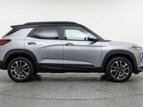 Used 2025 Chevrolet TrailBlazer LT image 11