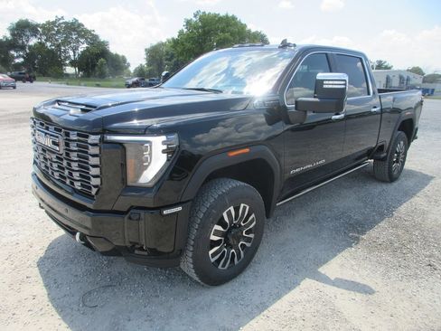 New 2026 GMC Sierra 3500 Denali Ultimate AWD/4WD image 11