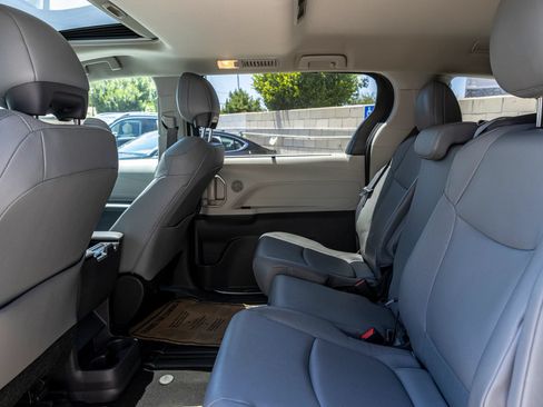 Used 2023 Toyota Sienna XLE FWD image 23