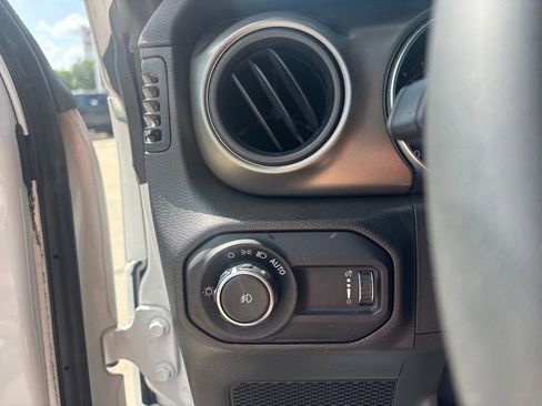 Used 2023 Jeep Wrangler Unlimited Sport AWD/4WD image 23