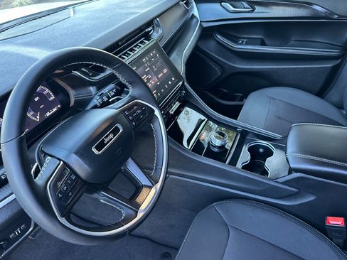 New 2025 Jeep Grand Cherokee Laredo X w/ Luxury Tech Group I image 10