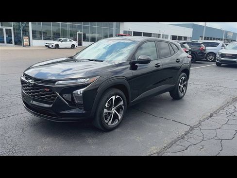 Used 2024 Chevrolet Trax RS w/ Driver Confidence Package FWD image 4