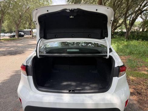 Used 2025 Toyota Corolla LE FWD image 28