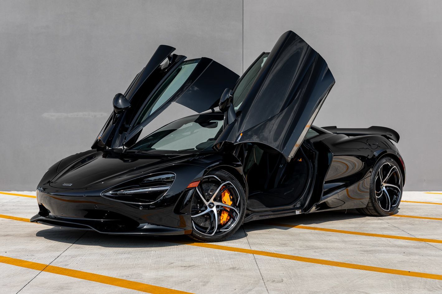 Used 2024 McLaren 750S RWD image 5