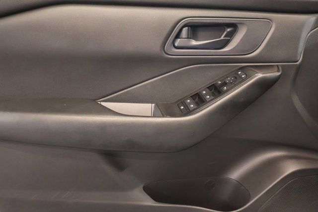 Used 2024 Nissan Rogue S AWD/4WD image 10