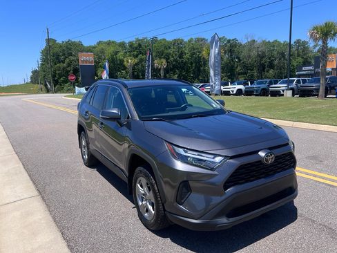 Used 2024 Toyota RAV4 XLE w/ Convenience Package FWD image 1