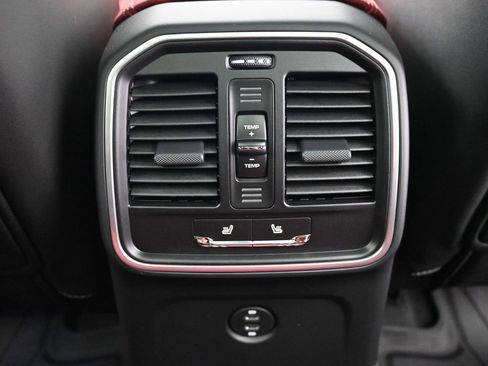 Used 2026 Porsche Macan AWD/4WD image 8