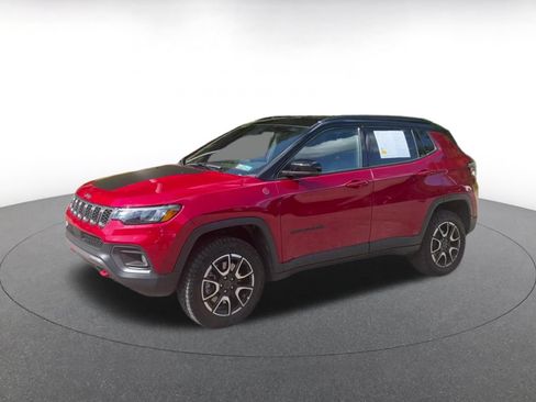 Used 2025 Jeep Compass Trailhawk AWD/4WD image 8