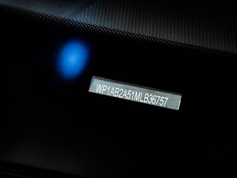 Certified 2021 Porsche Macan S image 32