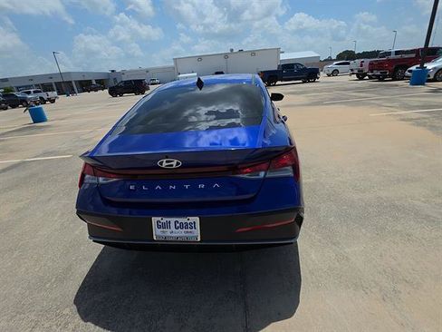 Used 2025 Hyundai Elantra SE FWD image 9