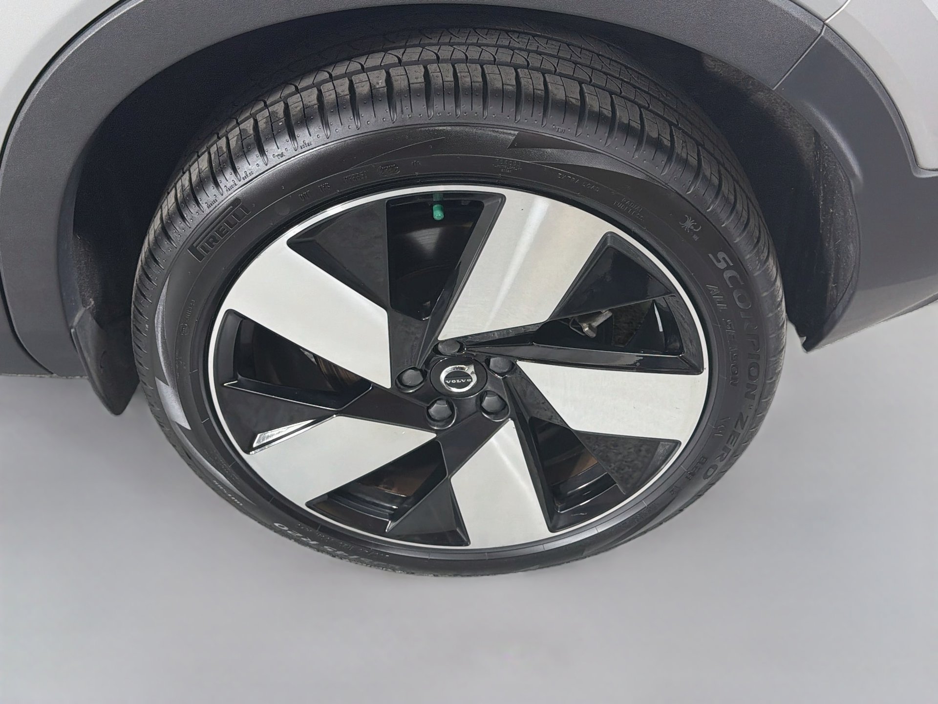 Used 2023 Volvo C40 P8 Recharge Ultimate AWD/4WD image 32