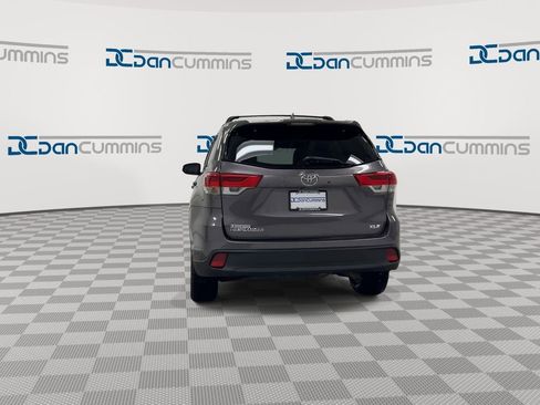 Used 2019 Toyota Highlander XLE FWD image 7