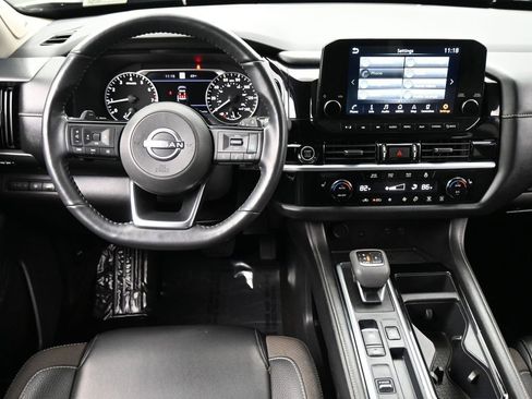 Used 2024 Nissan Pathfinder SL w/ SL Premium Package image 5