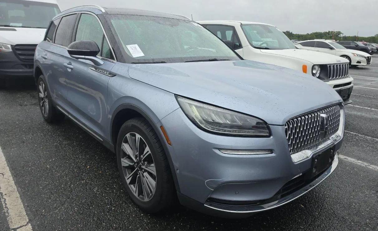 Used 2022 Lincoln Corsair Reserve w/ Equipment Group 201A AWD/4WD image 2
