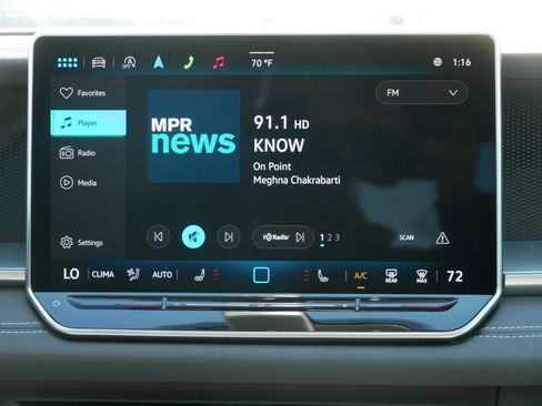 New 2025 Volkswagen Tiguan SE image 9