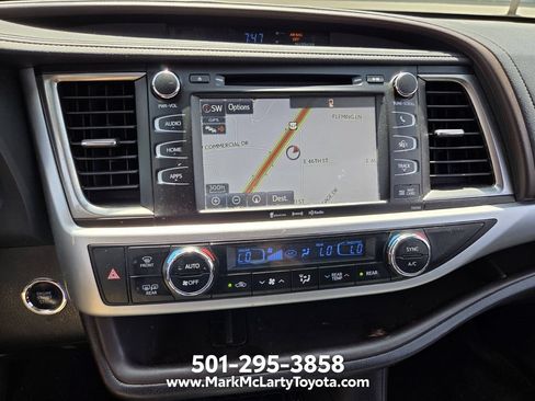 Used 2019 Toyota Highlander XLE AWD/4WD image 27