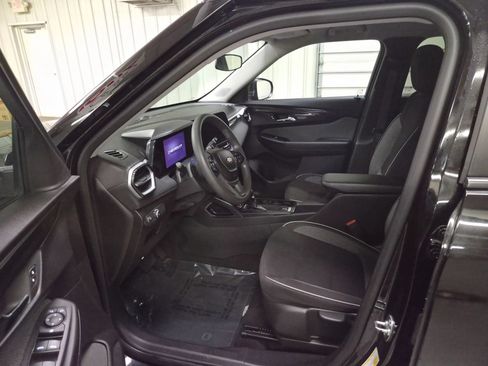 Used 2025 Chevrolet TrailBlazer LT AWD/4WD image 14