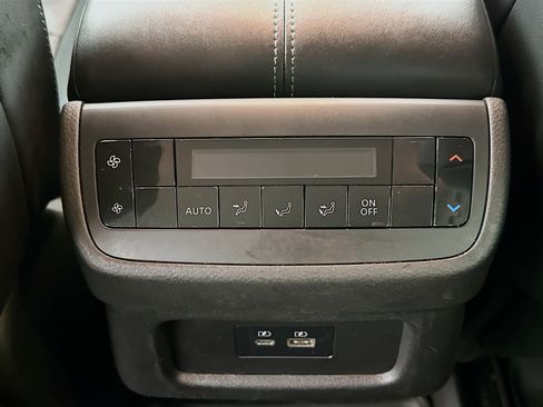 Used 2022 Nissan Pathfinder SL w/ SL Black Package FWD image 27