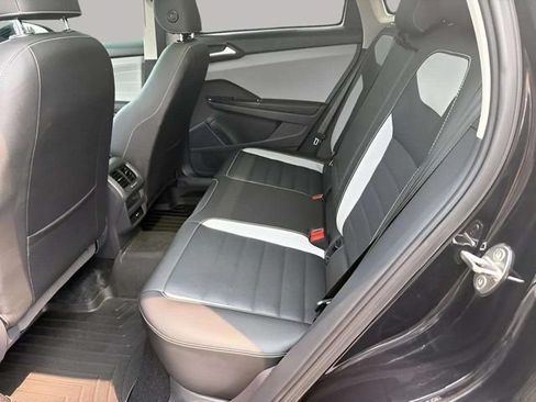 Certified 2024 Volkswagen Taos SEL AWD/4WD image 6