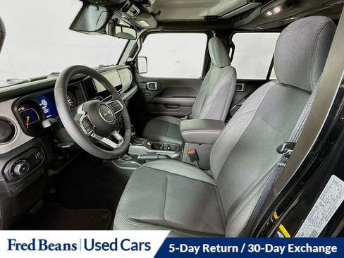 Used 2026 Jeep Wrangler Unlimited Sahara AWD/4WD image 27
