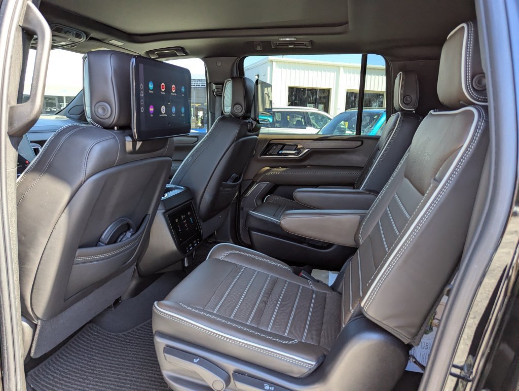 Used 2025 GMC Yukon XL Denali Ultimate AWD/4WD image 17