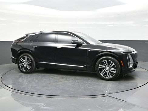 Certified 2024 Cadillac Lyriq Luxury AWD/4WD image 8