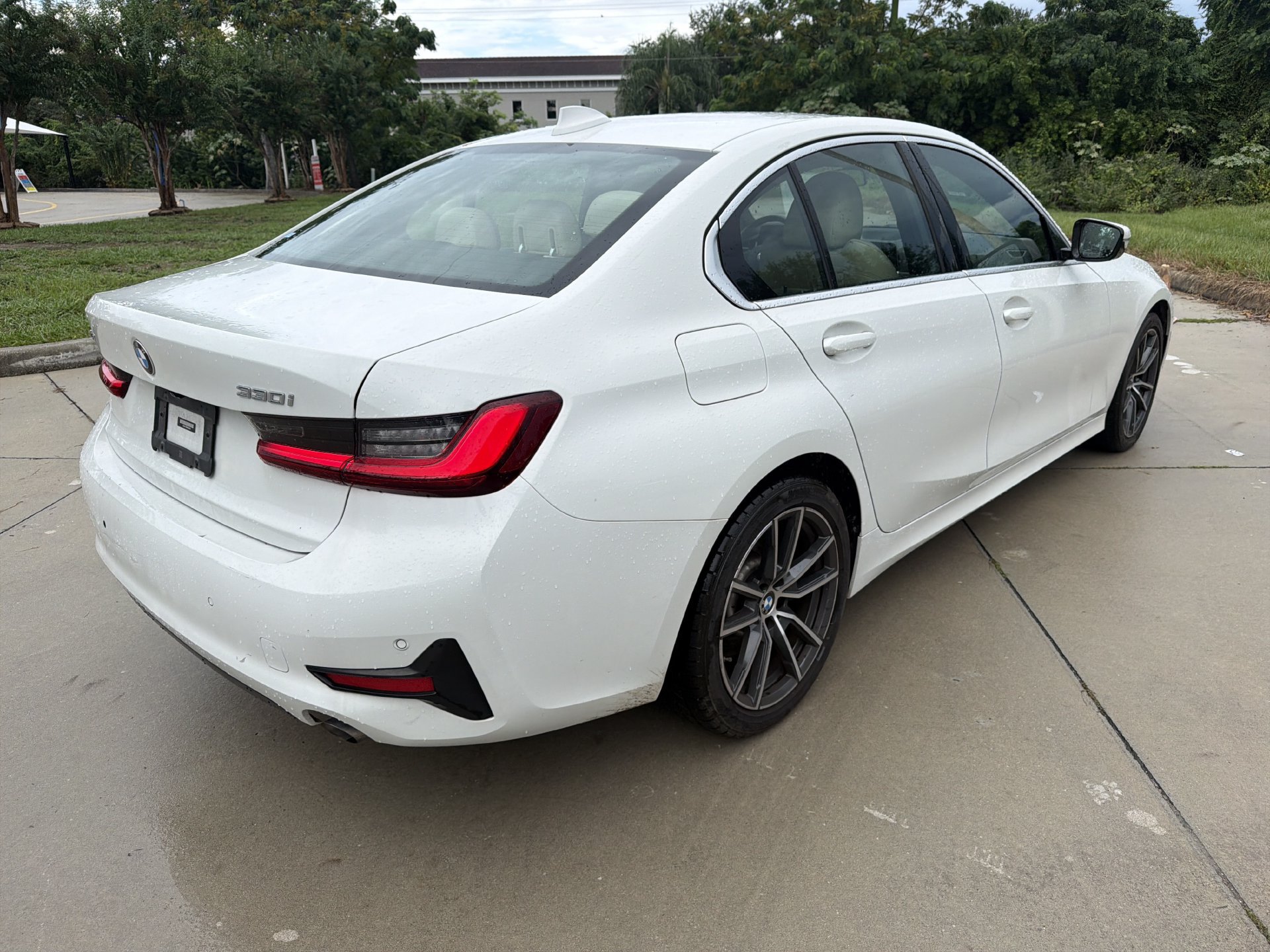 Used 2022 BMW 330i xDrive Sedan w/ Driving Assistance Package AWD/4WD image 4