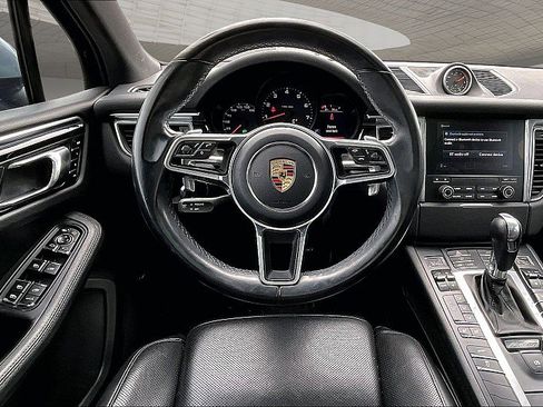 Used 2017 Porsche Macan image 5