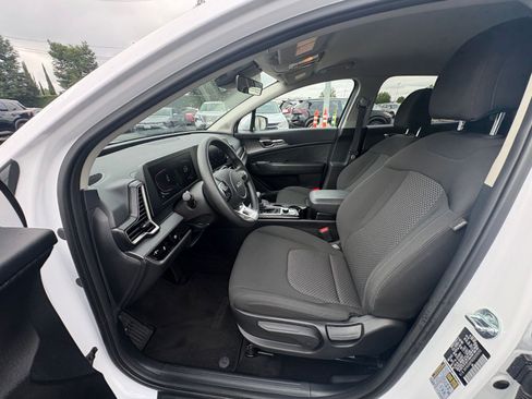 Used 2025 Kia Sportage LX FWD image 25