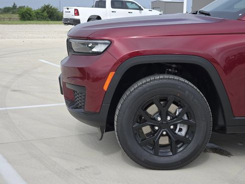 New 2025 Jeep Grand Cherokee L Altitude image 6