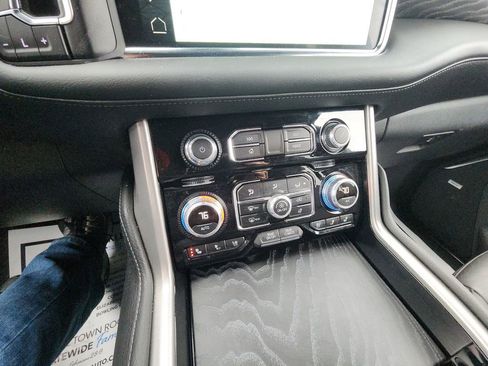 Used 2024 GMC Yukon XL Denali w/ Advanced Technology Package AWD/4WD image 19
