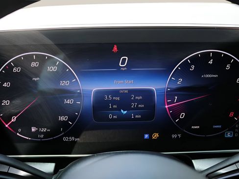 Used 2025 Mercedes-Benz GLC 300 4MATIC image 25