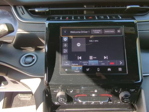 New 2025 Jeep Grand Cherokee L Altitude image 14