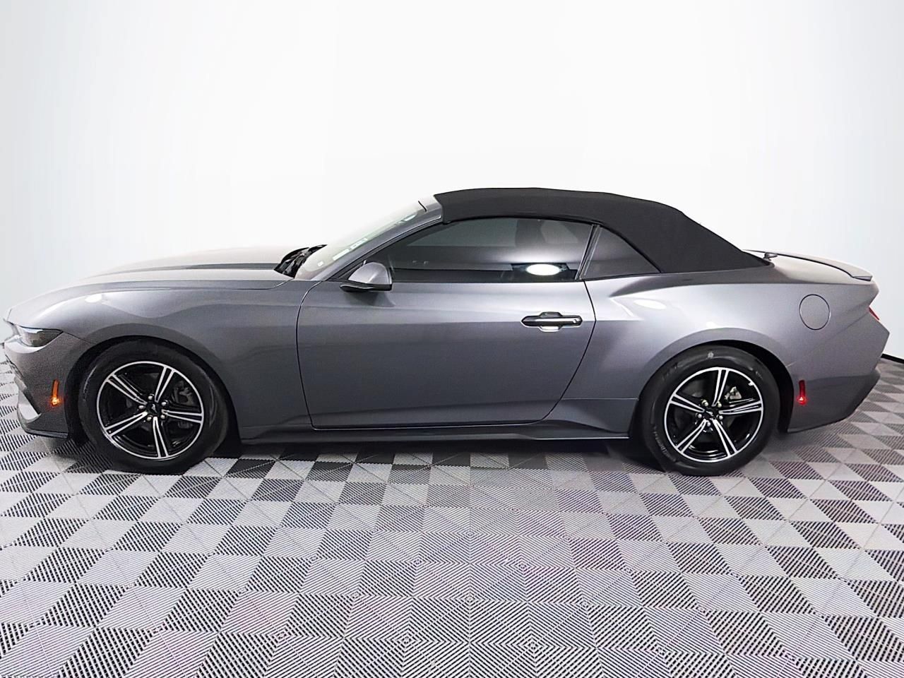 Used 2025 Ford Mustang Premium RWD image 7