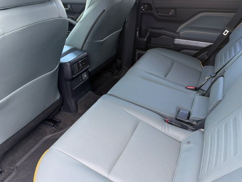 Used 2025 Toyota 4Runner Trailhunter image 12