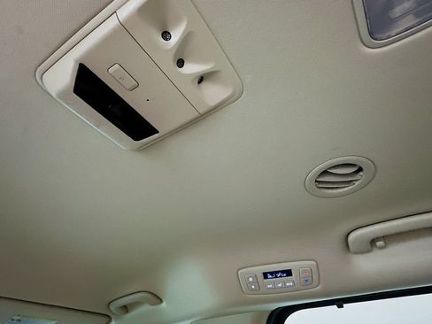 Used 2022 Kia Carnival EX FWD image 16